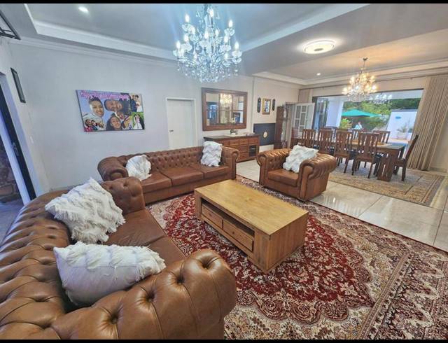 5 BEDROOM HOUSE FOR SALE IN WATERKLOOF RIDGE